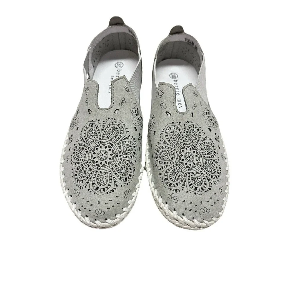 NEW Bernie Mev Tulum Womens 38 / 7 US Gray Leather Floral Cutout Closed Sandals